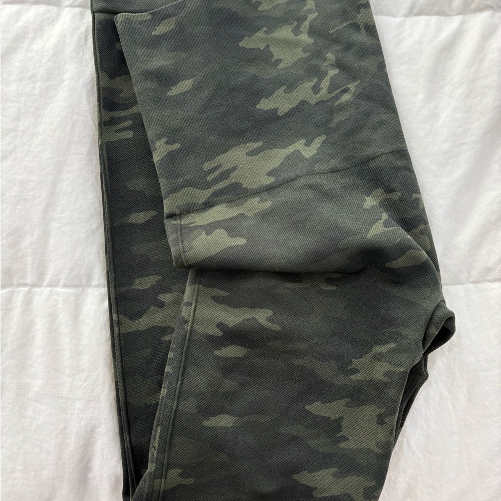 Camouflage Leggings - Picture 2 of 3